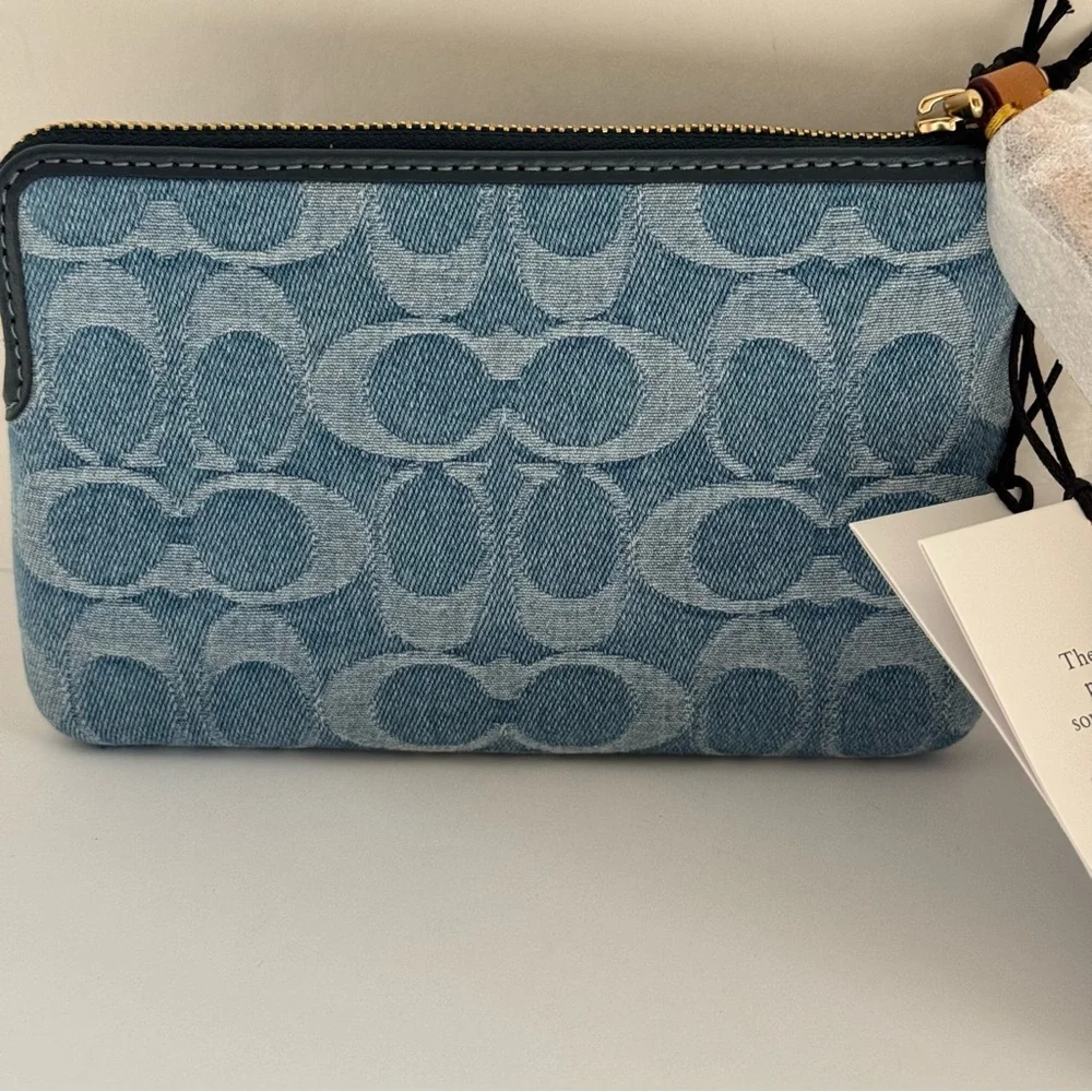 Coach CDF35 Corner Zip Wristlet Signature Denim Rainbow Indigo Multi NWT - Picture 2 of 16